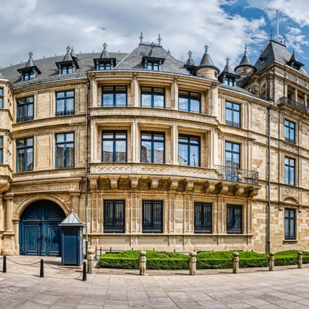 Explore the Grand Ducal Palace in Luxembourg City -Cour Grand-Ducale ...